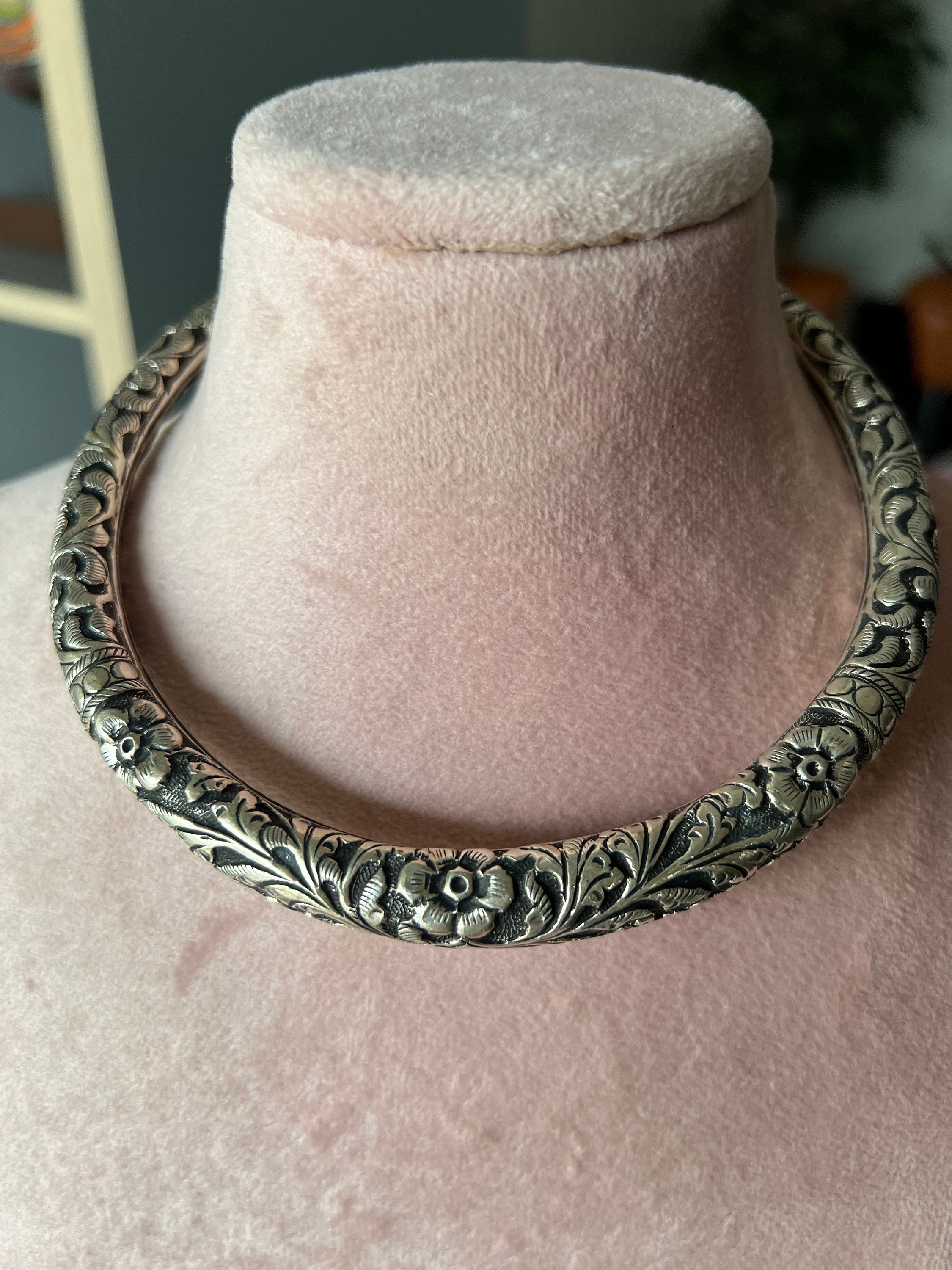 Silver hasli necklace deals