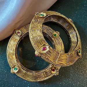 Bridal Kundan Kadas- Set of Two/ Indian Bangles/ Wedding Bangles/ Kundan Jewellery/ Indian Kundan Jewellery