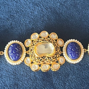 Elegant Kundan Bracelet with Exquisite Carved Stones