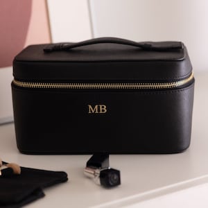 Étui de vanité en cuir Saffiano noir personnalisé, sac de maquillage avec monogramme, sac cosmétique en cuir Saffiano, cadeau personnalisé pour elle, voyage image 2