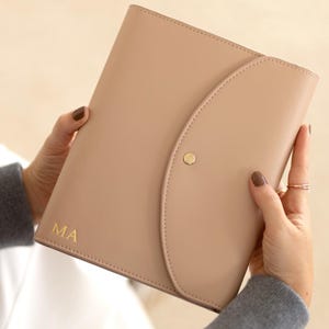 Organizer in pelle personalizzato, portfolio in pelle per agende/quaderni, portadocumenti con monogramma, regalo di cancelleria, regalo personalizzato