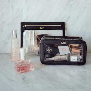Personalisierte Set Schminktasche mit Monogramm, Kosmetiktasche aus Saffiano Leder, personalisiertes Geschenk für sie, klare Kosmetiktasche