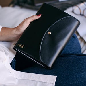 Personalisierter Leder Organizer, Leder Portfolio für Planer/Notizbücher, Monogramm Dokumentenhalter, Schreibwaren Geschenk, personalisiertes Geschenk Schwarz