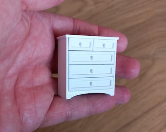 Maison de poupée à l'échelle 1:24 dans une gamme de couleurs