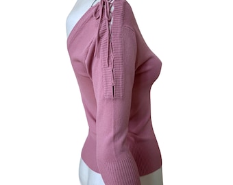 vintage y2k old pink off shoulder three quarter lace up sleeve top, V-neck front and back, size small-medium