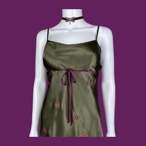 Abito sottoveste babydoll in raso ricamato color cachi vintage Y2K, abito vintage francese, taglia piccola