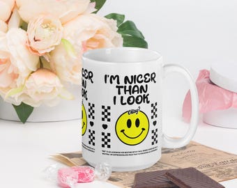 Soy más agradable de lo que parezco, ¿vale? Taza con cara sonriente, taza RBF, regalos para compañeros de trabajo, regalos de Navidad, dichos sarcásticos, citas divertidas