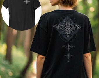 Camiseta con mariposas ornamentales