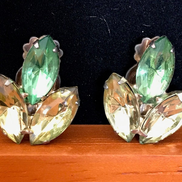 Vintage clip leaf look earrings - Small faux peridot & chartreuse green gems in goldtone stud clip-ons - Collar clips Towel or Curtain decor