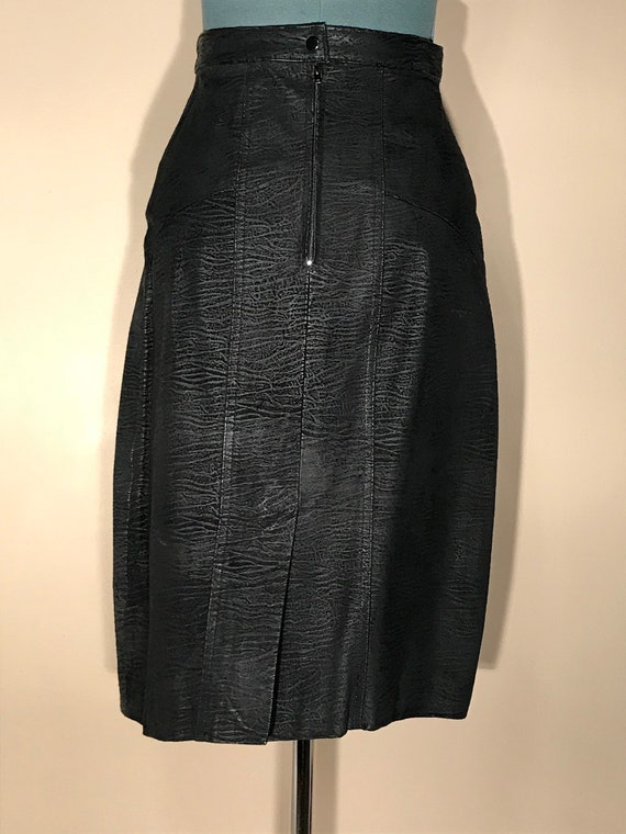 SIZE 6 Black skirt - Embossed suede - Vintage zeb… - image 3