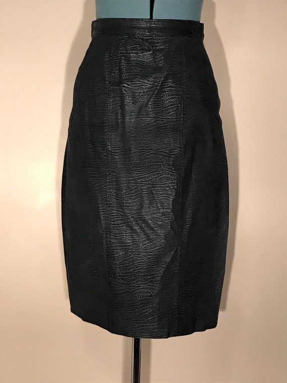 SIZE 6 Black skirt - Embossed suede - Vintage zeb… - image 1