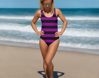 Maillot de bain une pièce noir et violet gothique