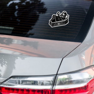 Doodskistmeisje speelt met haar pop | Goth bubbelvrije stickers
