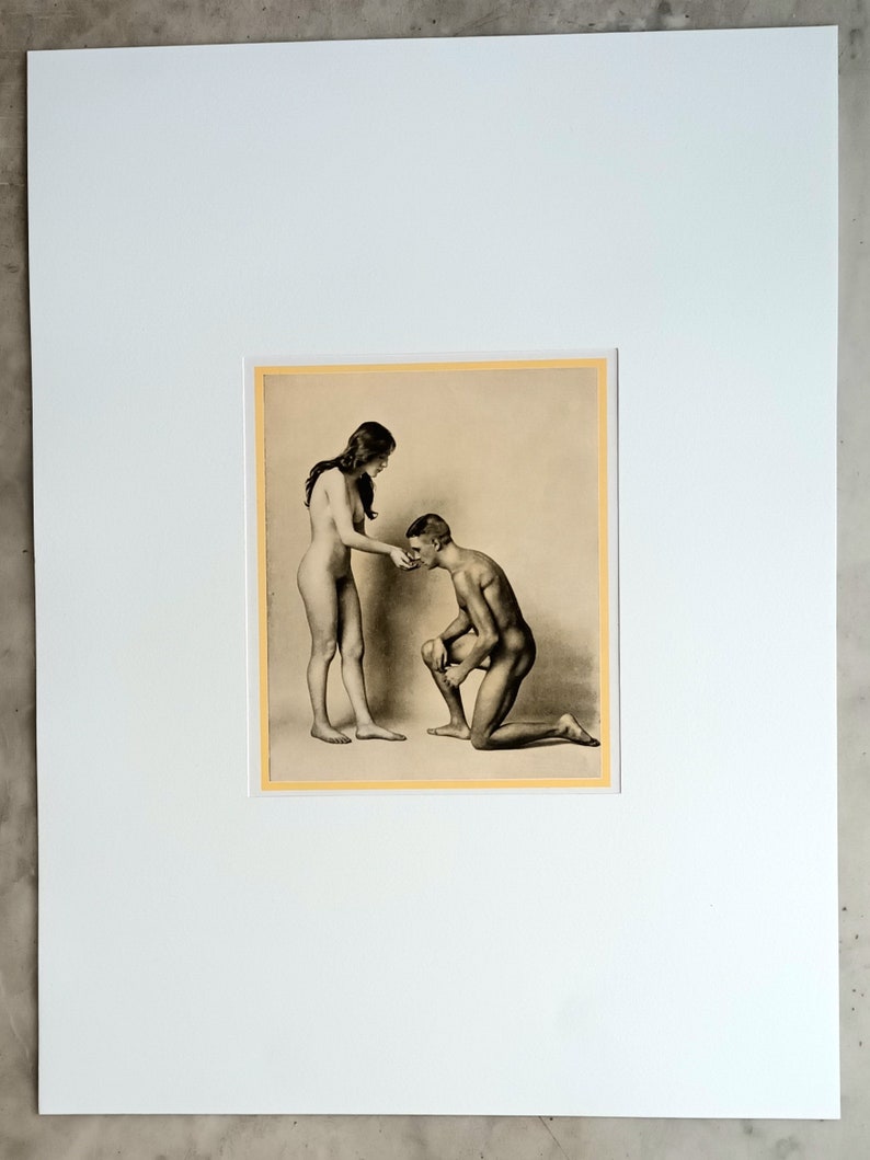 Beautiful naked couple A standing naked woman and a kneeling naked man Print from a German photo Naturist movement 1922 image 2