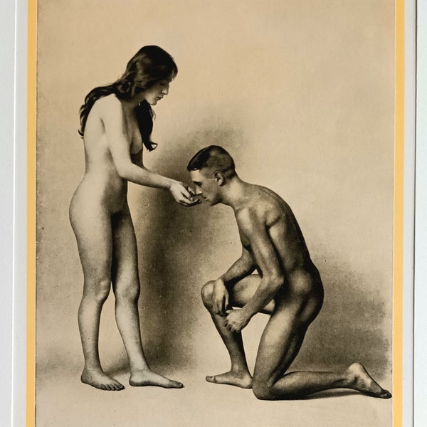 Beau couple nu - Une femme nue debout et un homme nu à genoux - Impression à partir d'une photo allemande - Mouvement naturiste - 1922