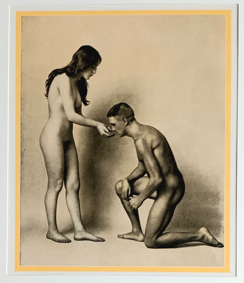 Beautiful naked couple A standing naked woman and a kneeling naked man Print from a German photo Naturist movement 1922 image 1