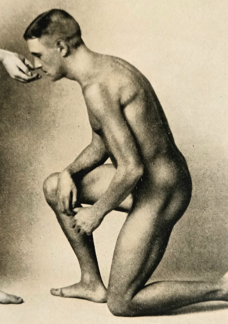 Beau couple nu Une femme nue debout et un homme nu à genoux Impression à partir d'une photo allemande Mouvement naturiste 1922 image 5