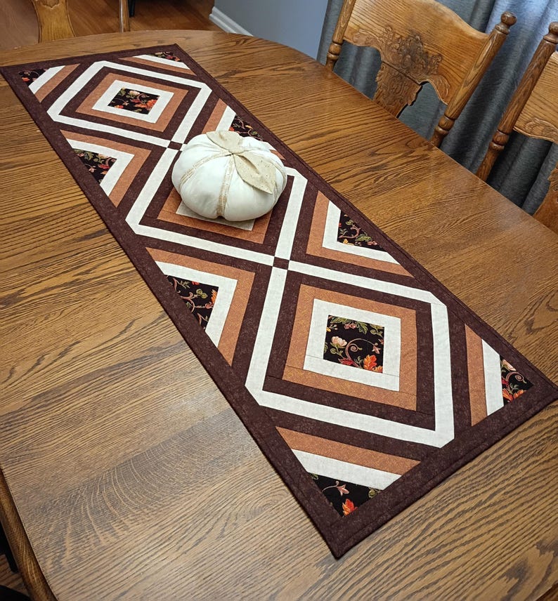 Handcrafted Quilted Table Runner: Rich browns, beige and pumpkin fabrics. Fall floral feature fabric, 17" x 48" 画像 5
