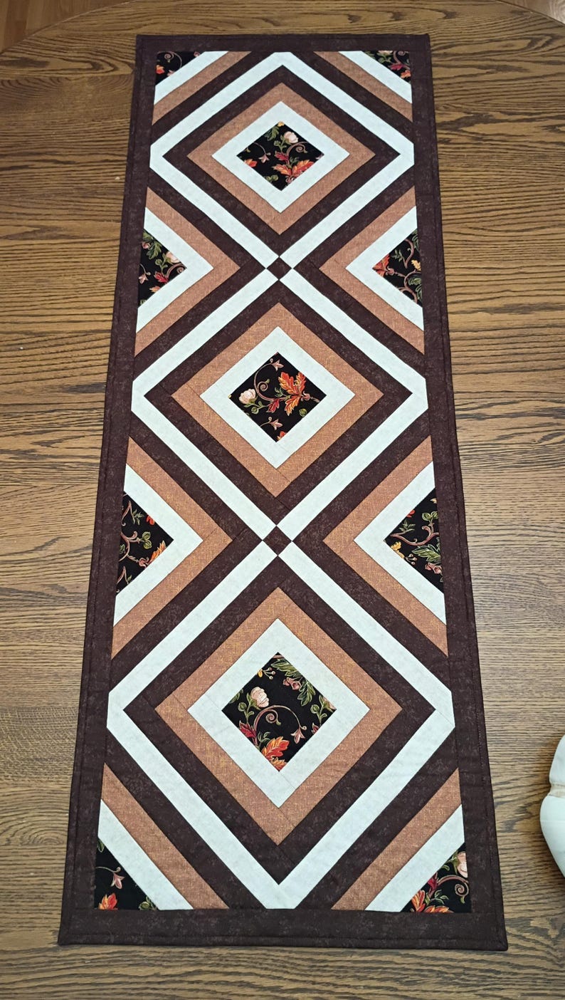 Handcrafted Quilted Table Runner: Rich browns, beige and pumpkin fabrics. Fall floral feature fabric, 17" x 48" 画像 2