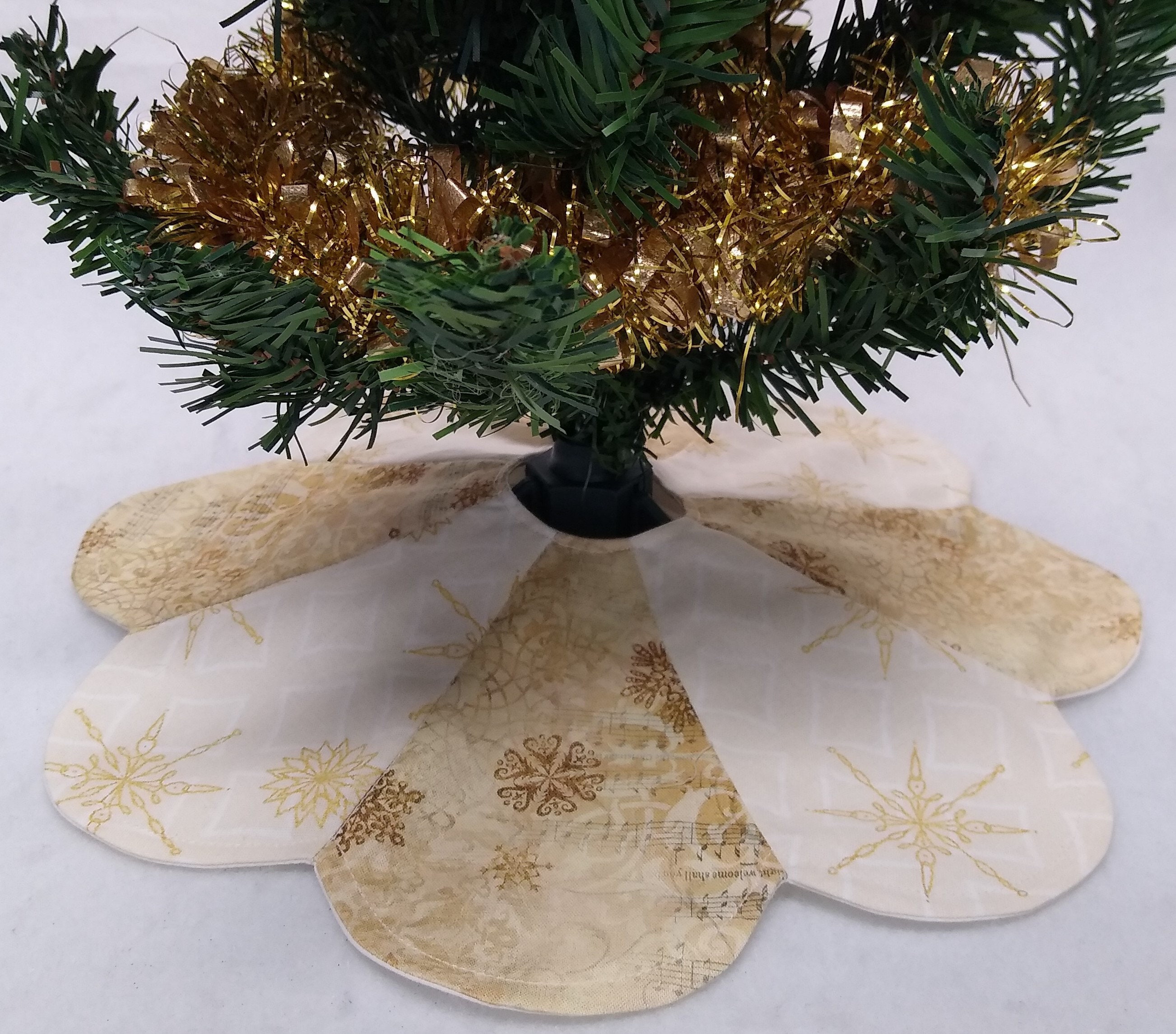 Table top Christmas Tree Skirt 12 petal skirt for small Etsy