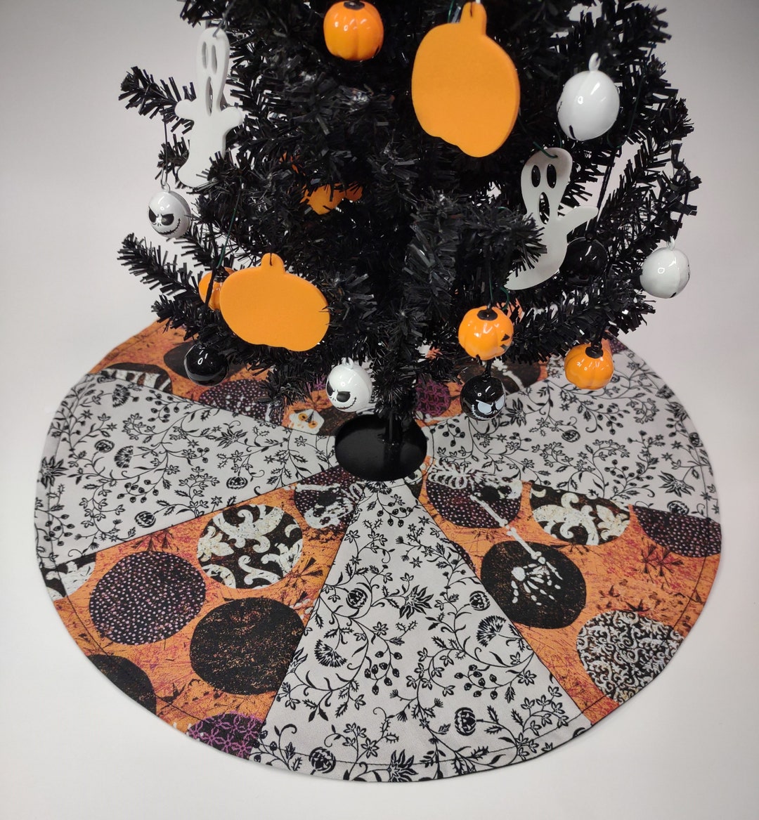 Halloween Tree Skirts. 14, 20 and 24 Diameter Sizes to Choose From. Round Skirting in Halloween