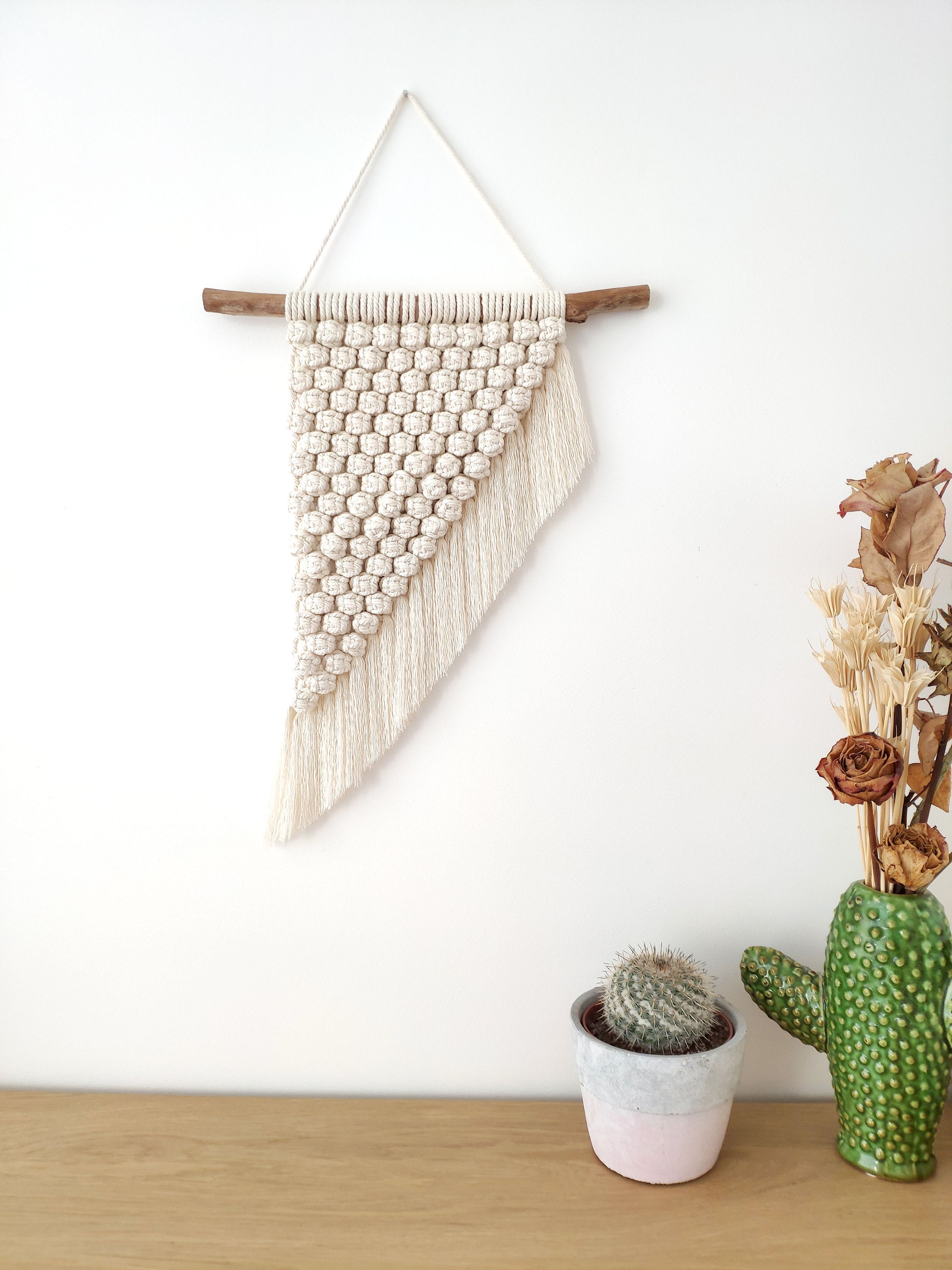 Macramé Mural Moderne et Asymétrique, Écru à Franges