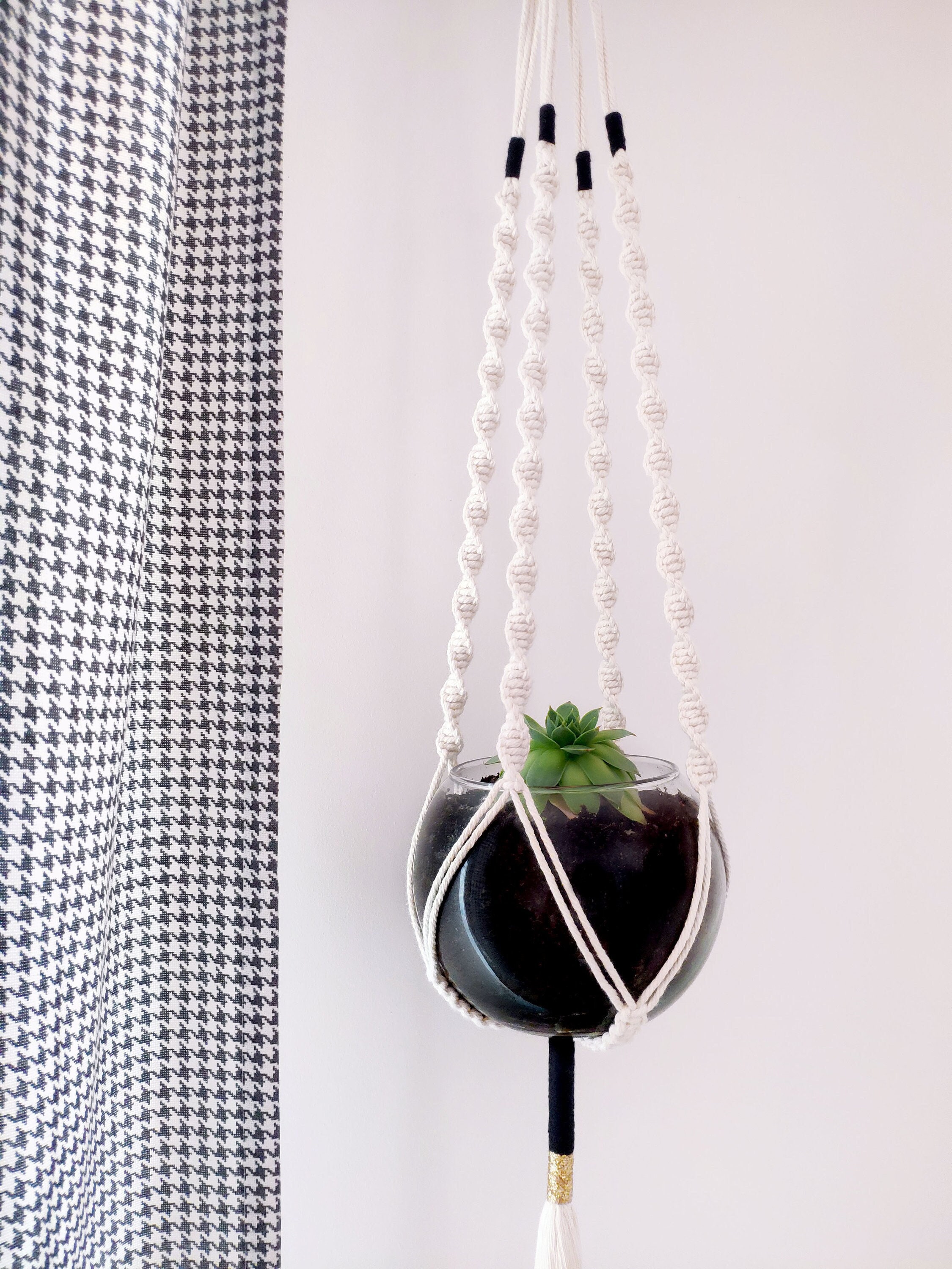 Grande Suspension en Macramé Pour Plante // Fils de Couleurs Doré et Noir