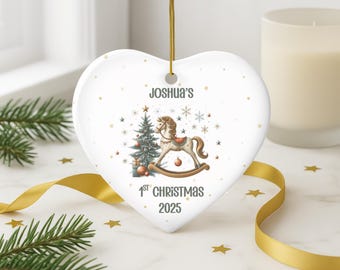 Enfeite de Natal personalizado com cavalo de balanço vintage, enfeite de árvore de cerâmica, formato redondo e de coração