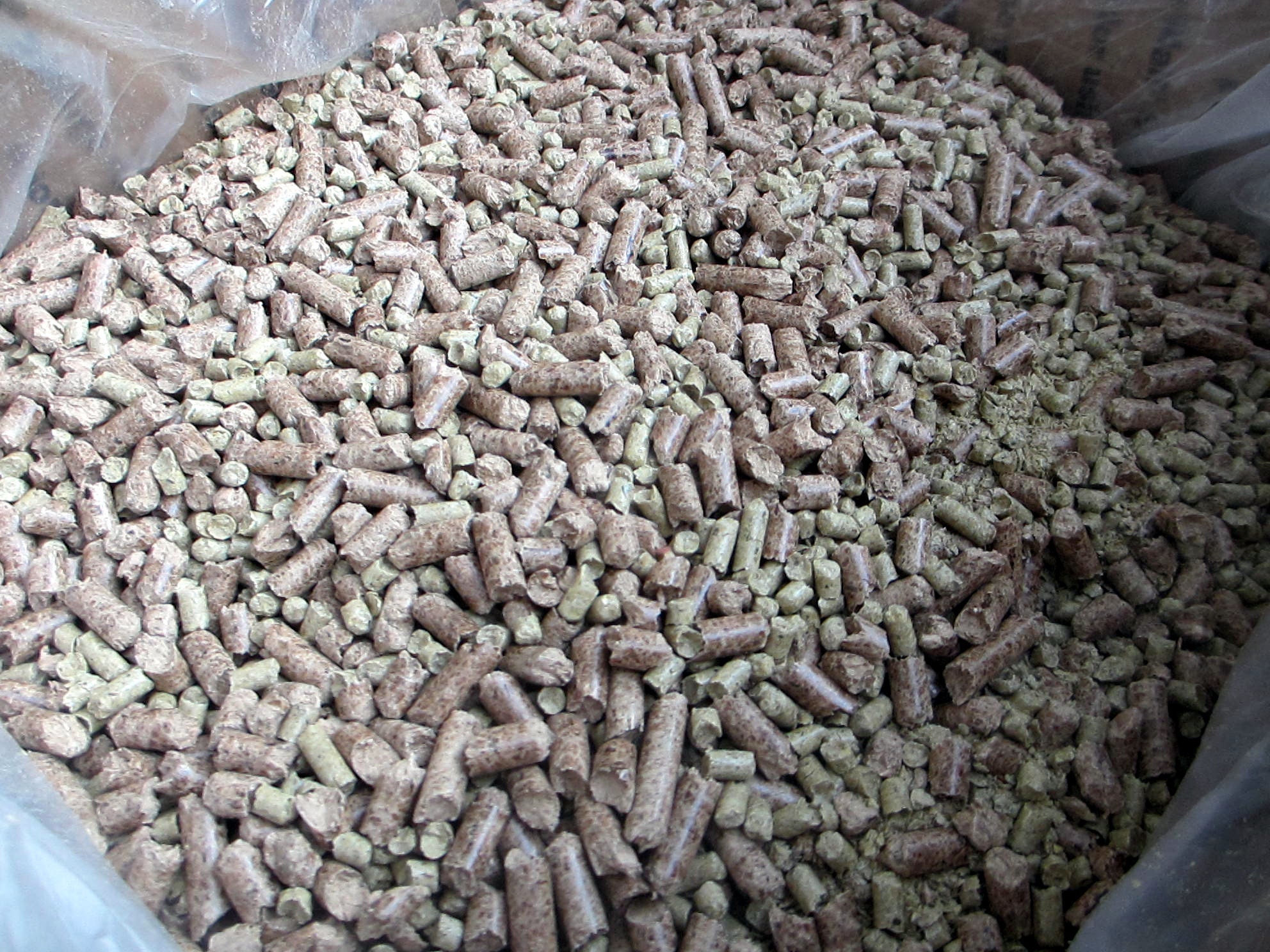 Master's Mix Pellets - Pre-Blended SBH and HWFP - 15 LBS of High Nutrient, Fast Colonizing, and High Yielding Gourmet Substrate Blend