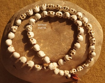 Naszyjnik z czaszką Maha Kali Siddh: Amulet ochrony przed wrogiem