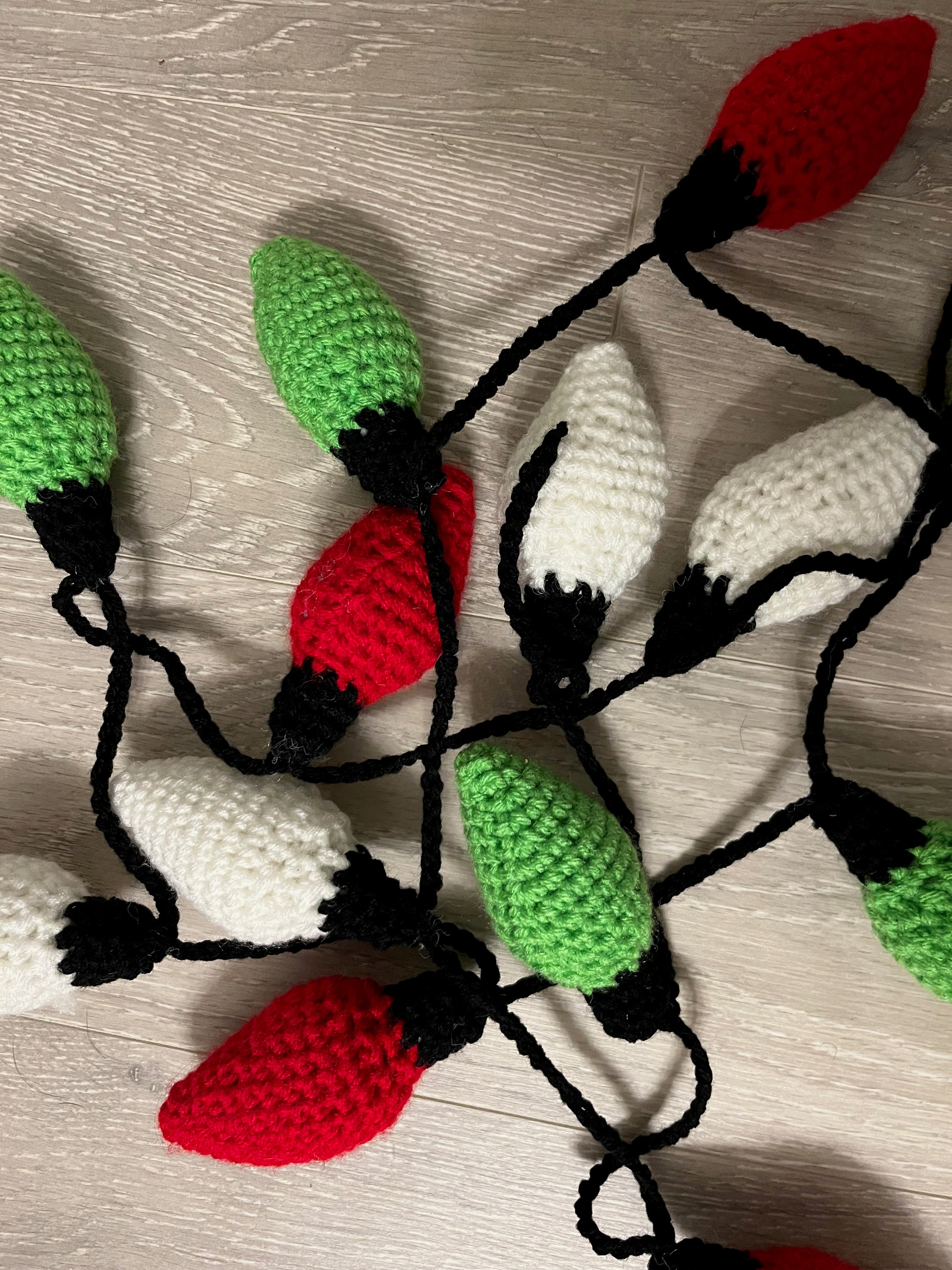 Grinch Themed Crochet Christmas Light Bulb Garland | Crochet X-mas ...