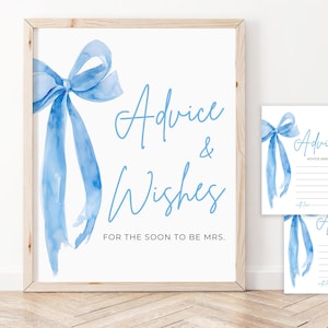 Puede incluir: Un lazo azul acuarela con el texto "Advice & Wishes for the soon to be Mrs." sobre un fondo blanco. También se incluyen dos tarjetas en blanco con el mismo lazo azul acuarela y el texto "Advice & Wishes".