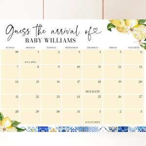 Pu&ograve; includere: Un calendario giallo e bianco a tema limone. Il calendario &egrave; per luglio e agosto e ha il testo "Indovina l'arrivo di Baby Williams" in alto. La data di scadenza &egrave; segnata sul calendario.