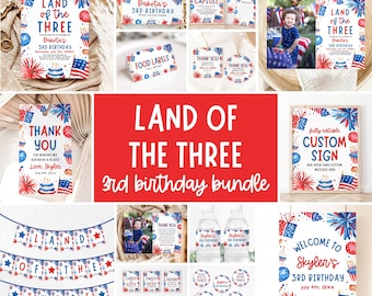 Könnte beinhalten: Eine Sammlung von Partyzubehör im patriotischen Stil für eine 3. Geburtstagsfeier. Das Set beinhaltet Einladungen, Banner, Essensetiketten, Wasserflaschenetiketten, Cupcake-Topper und ein Willkommensschild. Das Design verwendet Rot, Weiß und Blau mit Feuerwerk und Flaggen.
