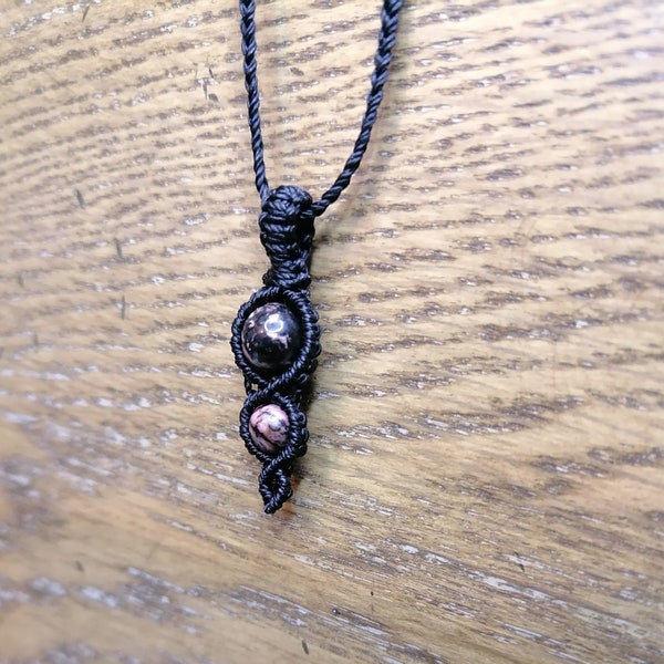 collier macramé et pierres naturelles Rhodonite