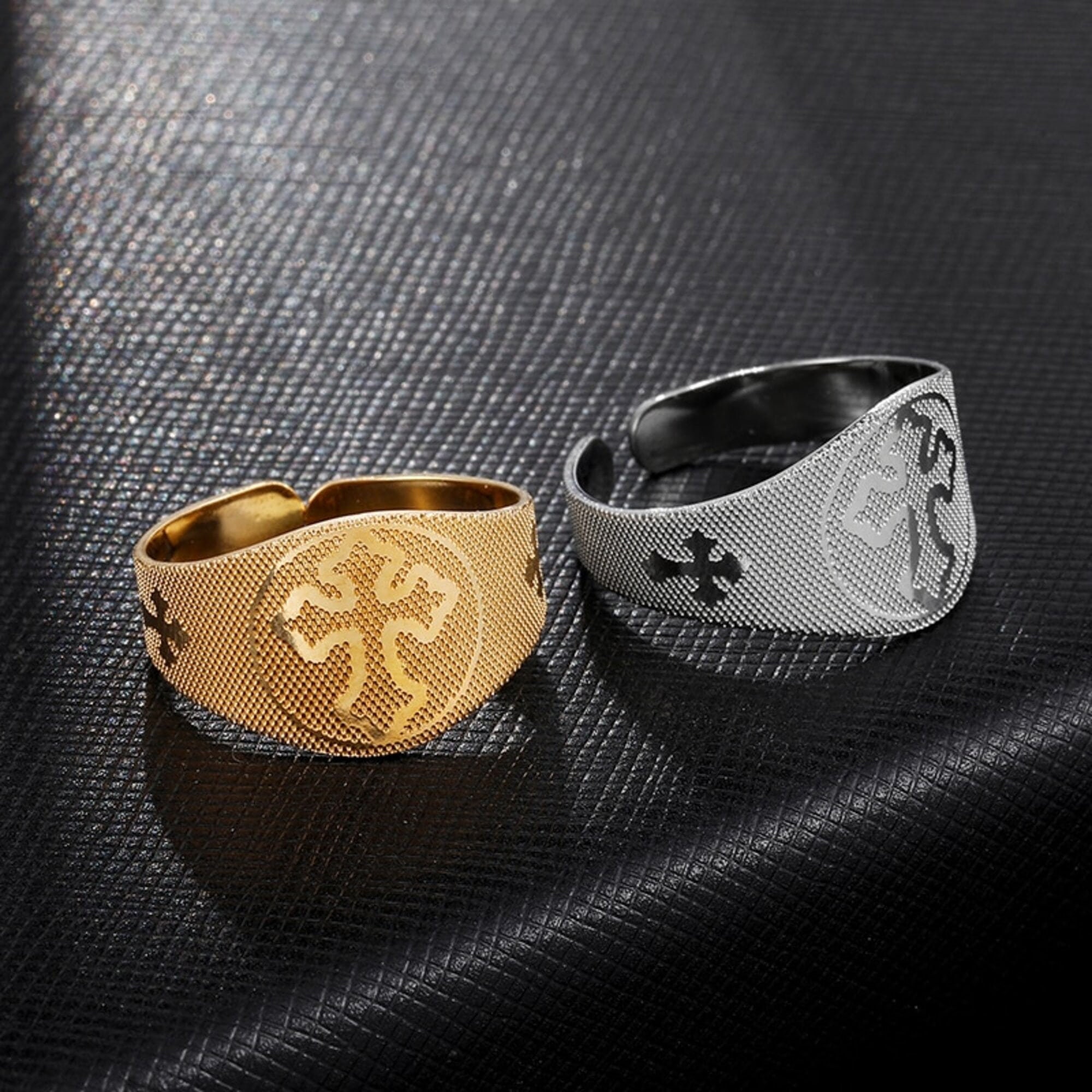 Shop Louis Vuitton Monogram Logo Rings (CHEVALIERE MONOGRAM RING