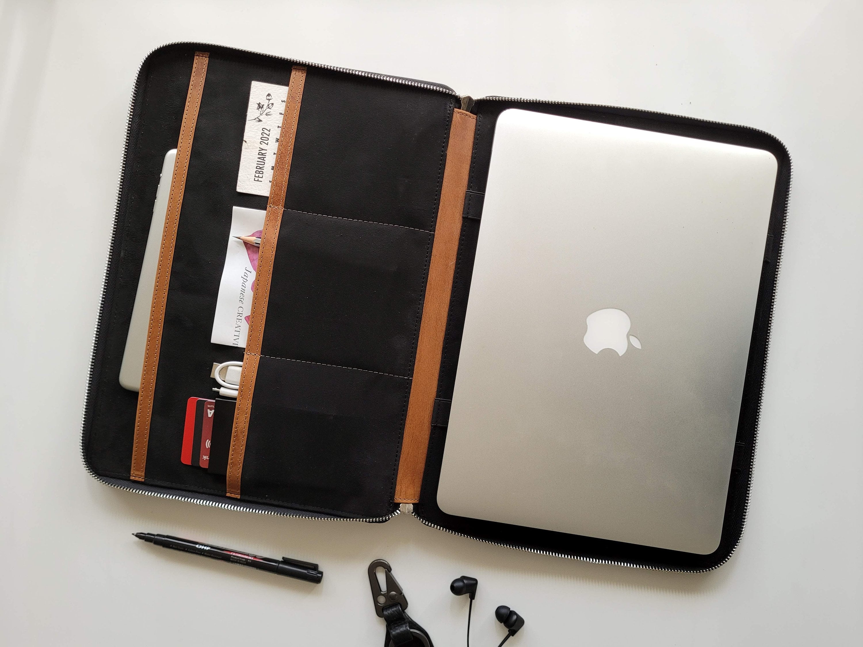 Handmade distressed leather macbook laptop portfolio business organizer –  DMleather