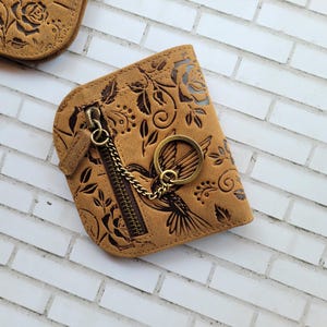 Cartera minimalista de piel auténtica para mujer, tarjetero compacto y delgado con bolsillo con cremallera, pequeña y elegante cartera de uso diario, regalo para ella. imagen 3