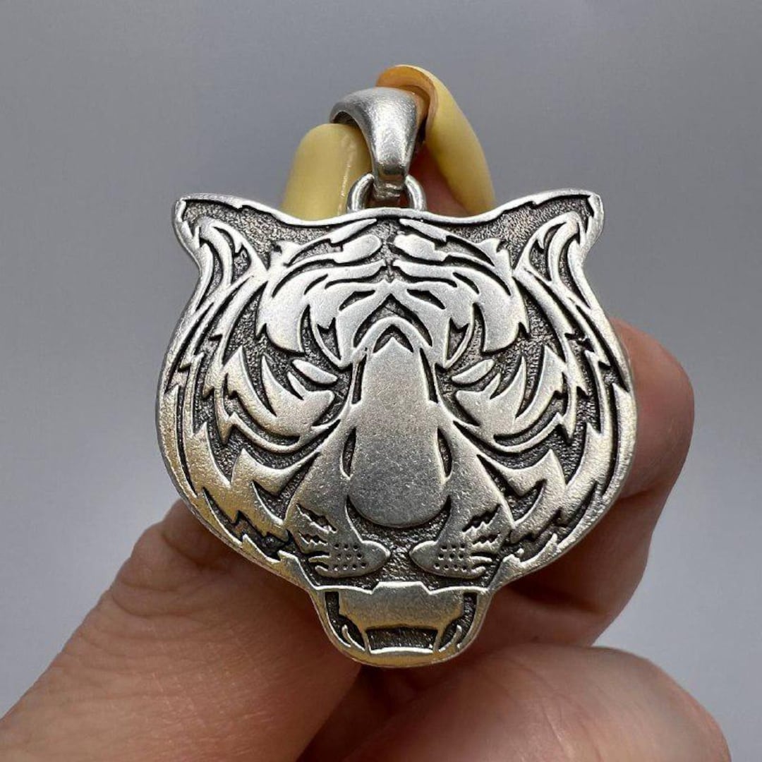 Colgante De Tigre De Plata Esterlina En Una Cadena De Plata Esterlina - México