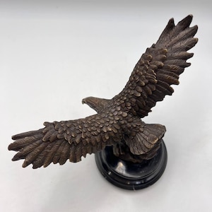 Vintage Bronze Eagle Statue/Collectible Eagle Figurine/Antique Bronze Bird Sculpture/Handmade Bronze Eagle Figure/Decorative Metal Statue