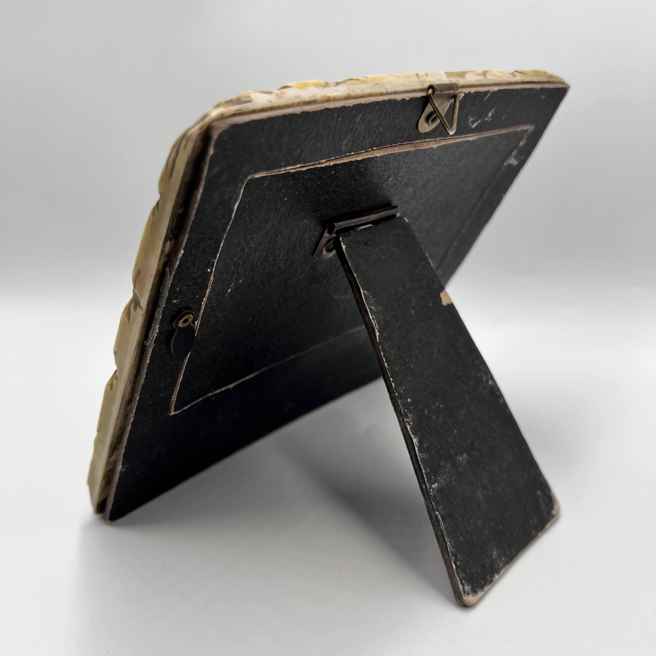 ヴィンテージ中国樹脂フォトフレーム：馬車と書道アート（16 x 16 cm