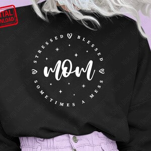 Mom Life SVG: Stressed Blessed Mess - Cricut, PNG (digitale download)