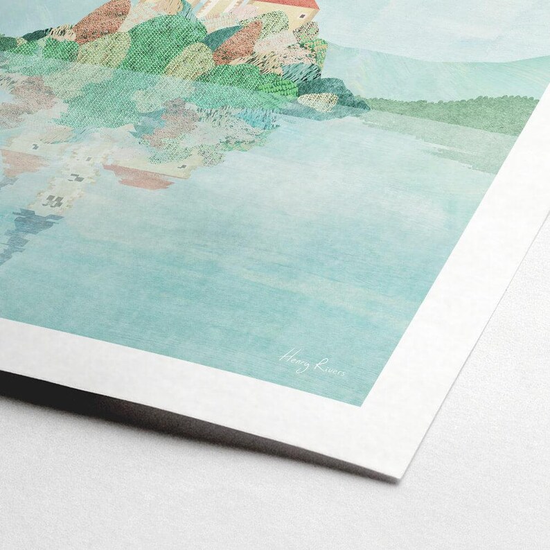 K&ouml;nnte beinhalten: Ein Aquarellbild einer kleinen Insel mit einem Haus darauf. Die Insel ist von Wasser umgeben und der Himmel ist hellblau. Das Bild ist unten rechts mit "Harry Rivers" signiert.