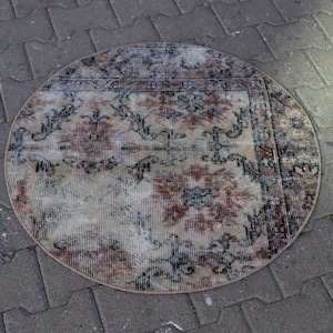 Bathmat rug, Turkish vintage rug, Bohemian rug, Nursery rug, 2.7 x 2.7 Ft Doormat rug, Small rug, Boho rug, Circle rug, Floral rug, TR2835