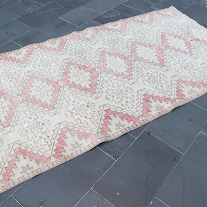 Turkish runner rug, Vintage rug, Hallway rug, Oushak rug, Home decor, Natural wool rug, Anatolian rug, Farmhouse decor, 4 x 8 ft TRV1762