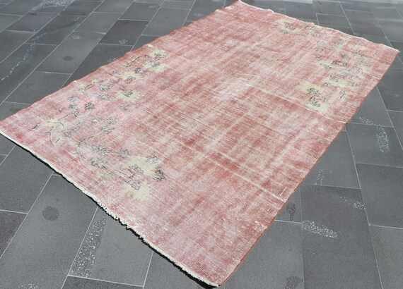 トルコラグ ヴィンテージ ラグ  カーペット ピンク またまた可愛いピンクに後染めされたオーバーダイラグ🩷 サークル状に