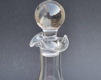 An Elegant Vintage Dartington Rachael Footed Crystal 1 Litre Glass Decanter.