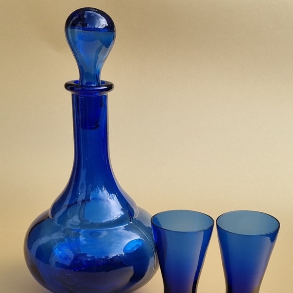 Vintage 1970s Cobalt Blue Genie Bottle Decanter & Stopper With 2 Shot Glasses. Handmade with Recycled Glass In Spain.