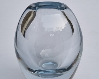 Scandinavian Vintage 1980s Art Glass, Clear Blue 9cm Crystal Vase by Per Lutken Holmegaard. Denmark.