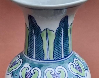 Vintage 1980s Baluster Shaped Chinoiserie Hand-Painted Pink Flower & Green Stems/Leaves 31cm Porcelain Vase. Collectible and Decorative.